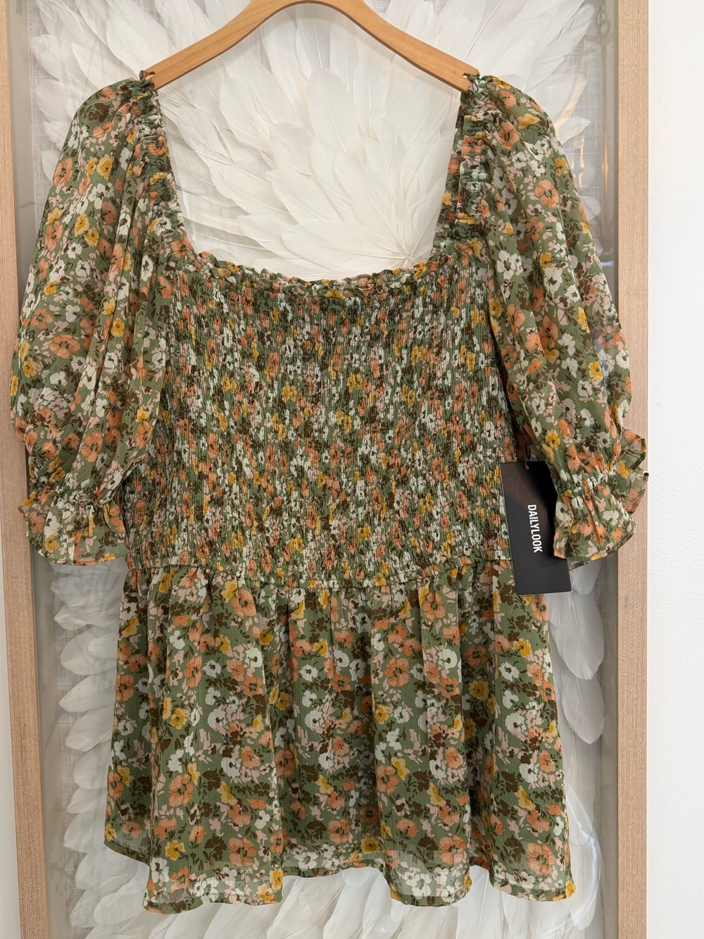 NWT- mts
Green Floral Smocked top
2X